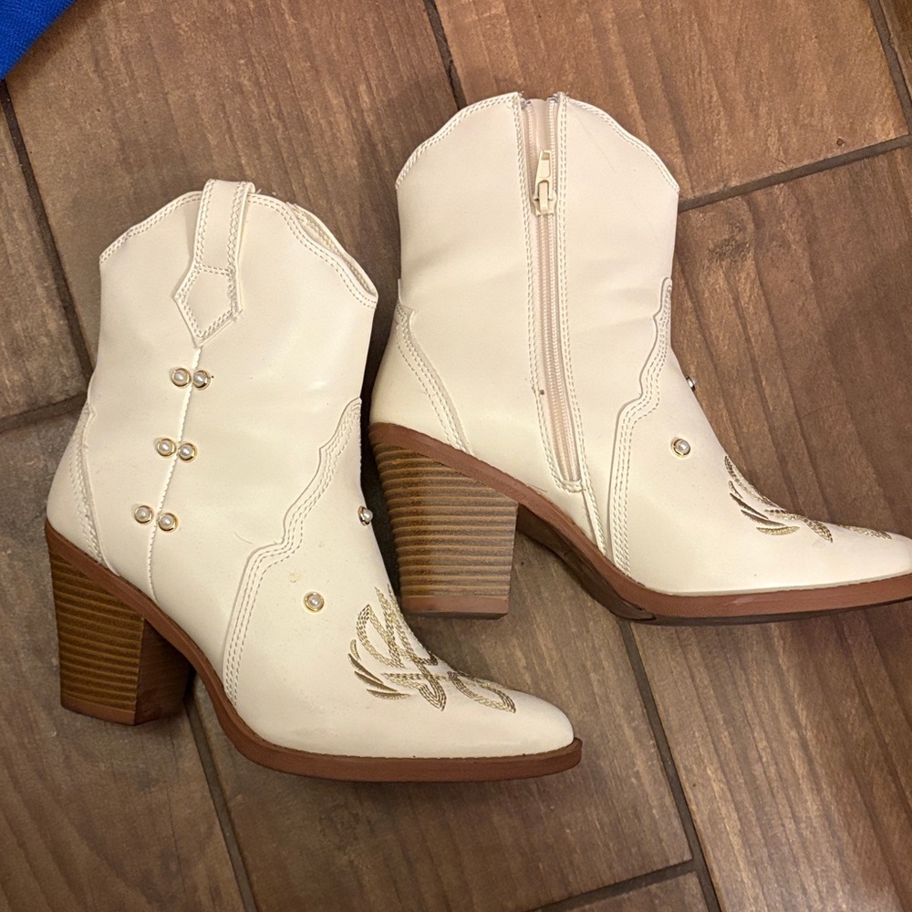 Women's Cream Western Boots